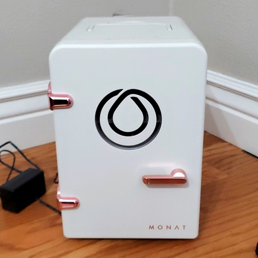 MONAT MINI COSMETIC FRIDGE